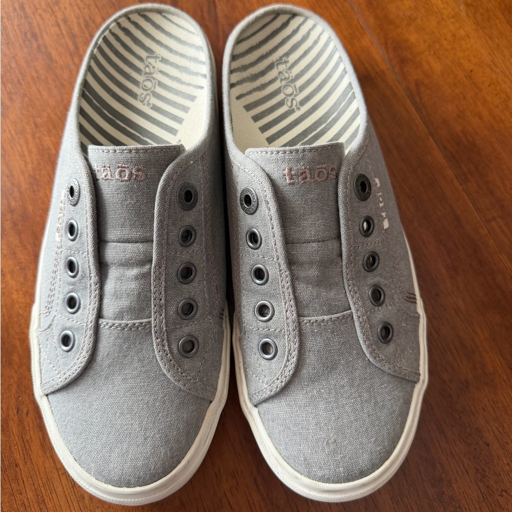 Taos Woman’s Charcoal Slip-On Sneakers